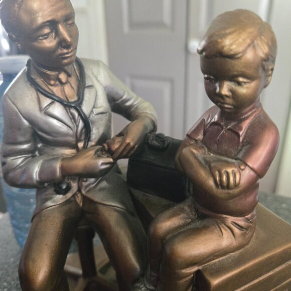 Austin Sculpture Trust Me Sculpture Signed Made in USA - Picture 2 of 8